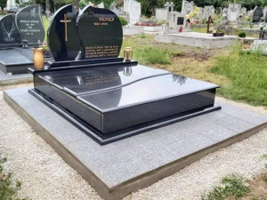 2_szemelyes_fedett_siremlek_19