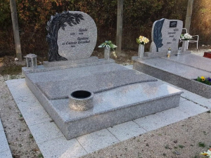 2_szemelyes_fedett_siremlek_25