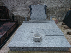 2_szemelyes_fedett_siremlek_2