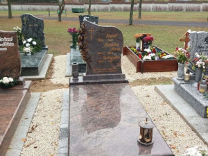1-szemelyes-fedett-siremlek-202123