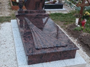 1_szemelyes_fedett_-siremlek_szc3a9kely