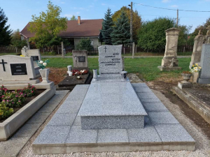 1_szemelyes_fedett_siremlek_8