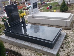 1_szemelyes_fedett_siremlek_tc3b6lli
