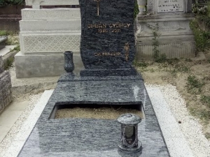 1_szemelyes_reszben_fedett_-siremlek_orbc3a1n