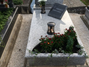 1_szemelyes_reszben_fedett_siremlek_3