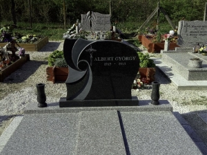 2_szemelyes_emlekko_albert